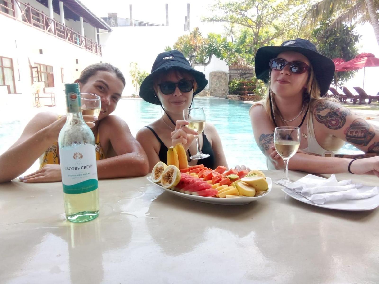 מיריסה Surf Sea Breeze Apartments מראה חיצוני תמונה