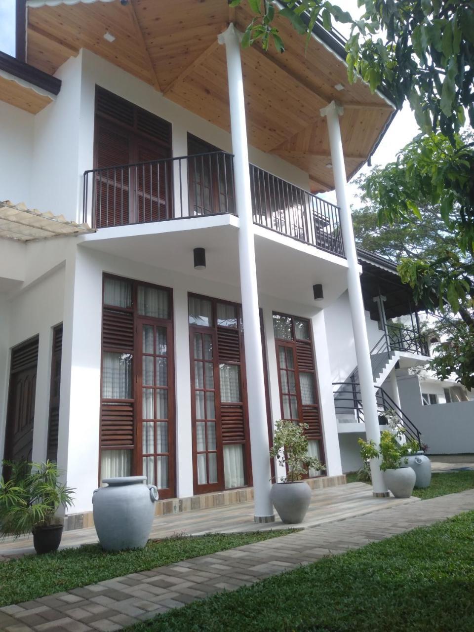 מיריסה Surf Sea Breeze Apartments מראה חיצוני תמונה
